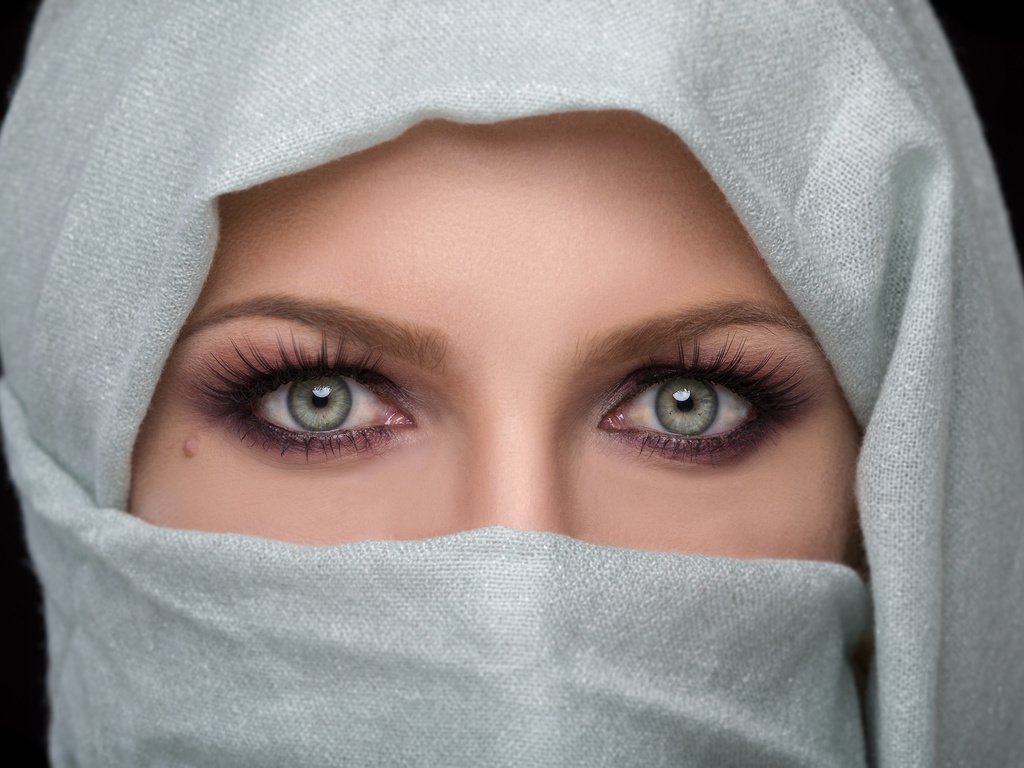 Обои глаза, девушка, взгляд, лицо, родинка, платок, eyes, girl, look, face, mole, shawl разрешение 2048x1365 Загрузить