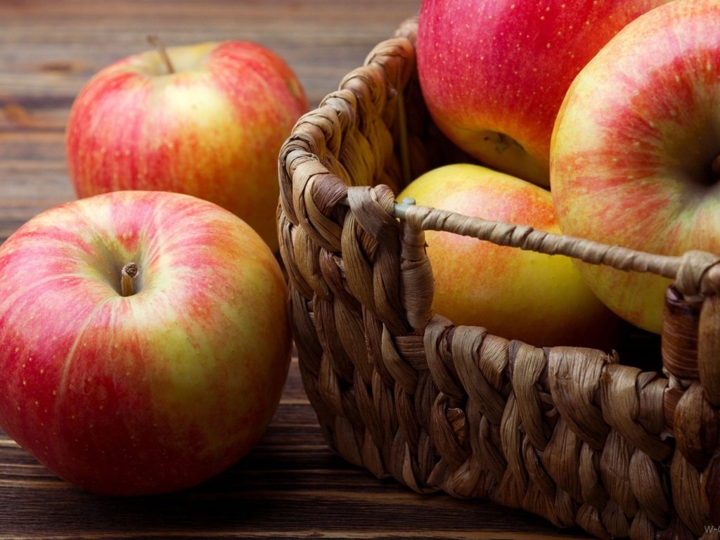 Обои фон, фрукты, яблоки, красные, корзина, яблоко, background, fruit, apples, red, basket, apple разрешение 1920x1263 Загрузить
