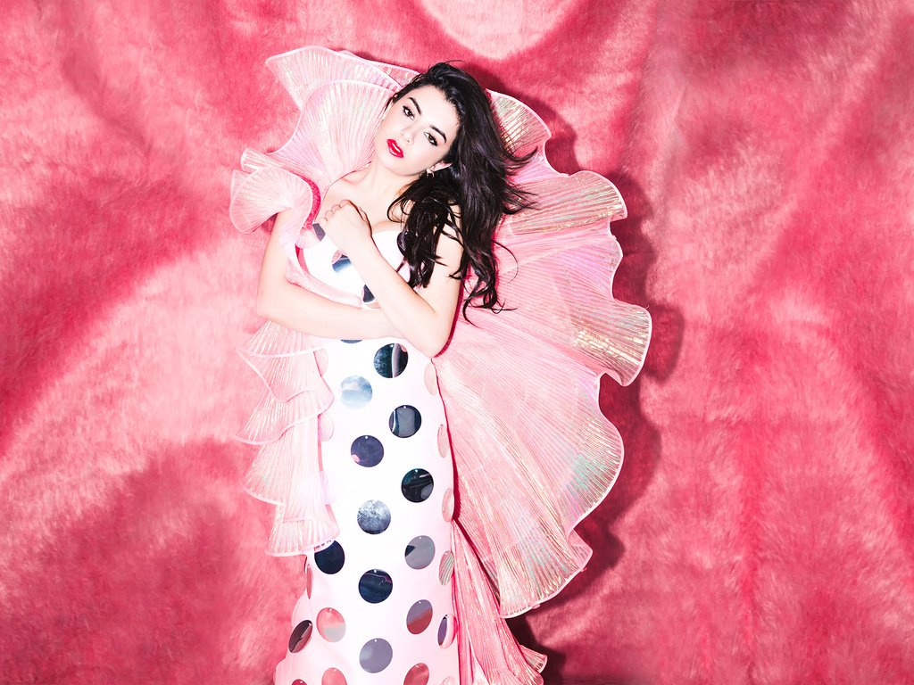 Обои девушка, поза, взгляд, лицо, певица, фотосессия, 2015 год, charli xcx, mtv style, girl, pose, look, face, singer, photoshoot, 2015 разрешение 2000x1333 Загрузить