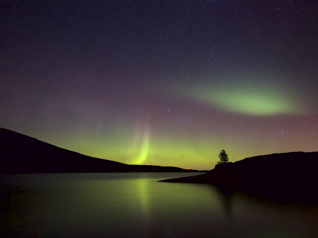 Обои небо, ночь, озеро, природа, северное сияние, силуэты, the sky, night, lake, nature, northern lights, silhouettes разрешение 2048x1365 Загрузить