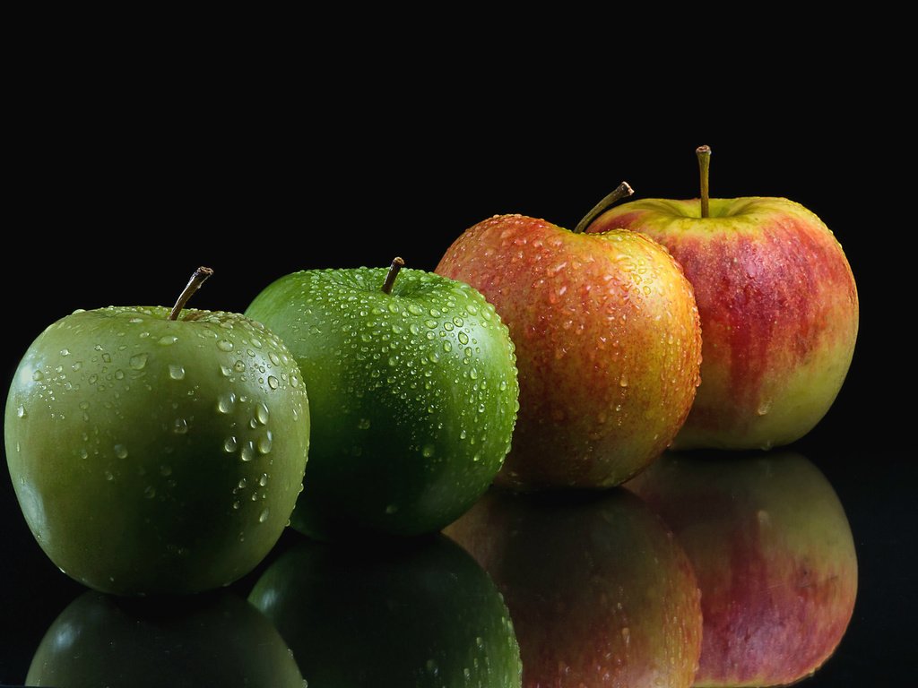 Обои вода, капли, фрукты, яблоки, черный фон, water, drops, fruit, apples, black background разрешение 2048x1260 Загрузить