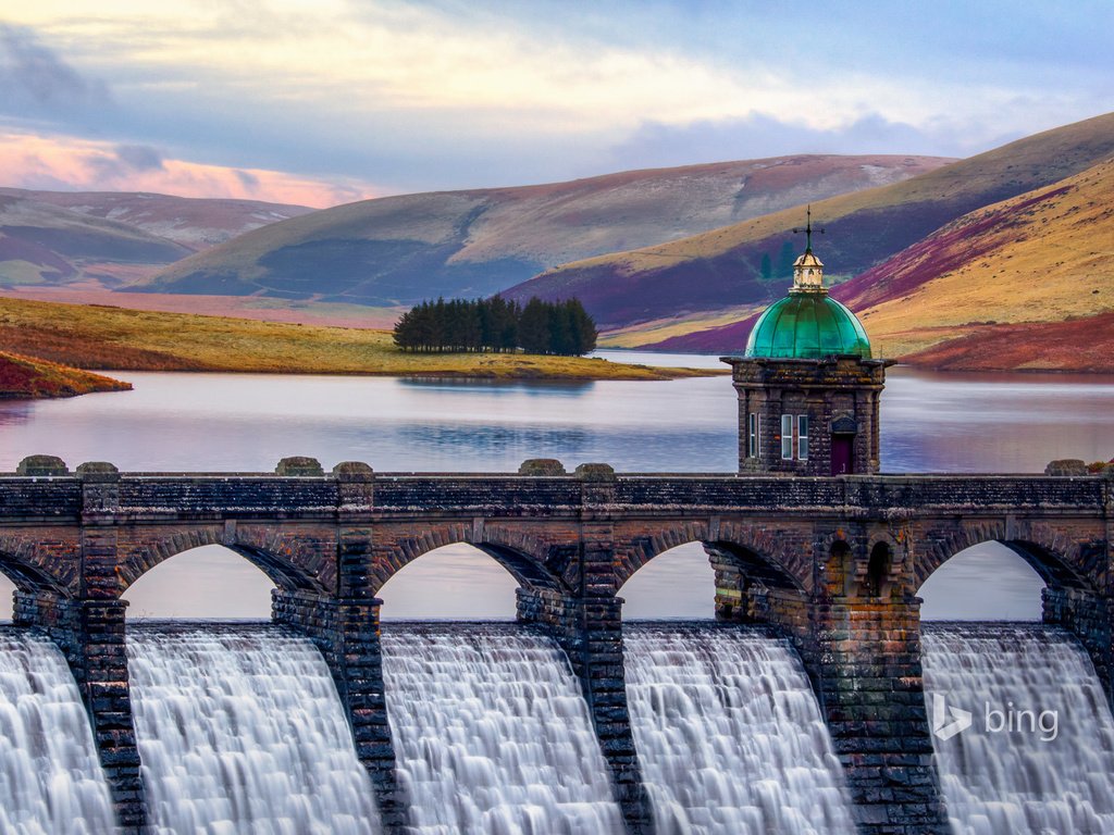 Обои небо, деревья, река, мост, башня, дамба, уэльс, elan valley, плотина крейг гох, dam of craig goch, the sky, trees, river, bridge, tower, dam, wales разрешение 1920x1200 Загрузить