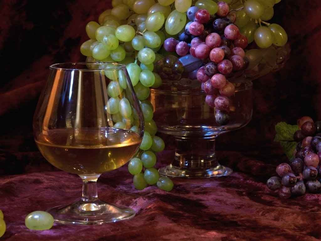 Обои виноград, бокал, ягоды, коньяк, grapes, glass, berries, cognac разрешение 2534x1619 Загрузить