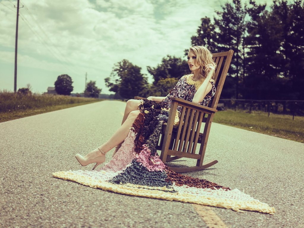 Обои дорога, девушка, кресло, road, girl, chair разрешение 2560x1707 Загрузить