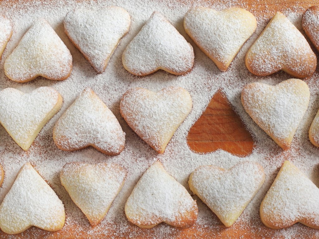 Обои сердце, сладкое, печенье, выпечка, baking, сердечка, heart, sweet, cookies, cakes разрешение 2880x2186 Загрузить