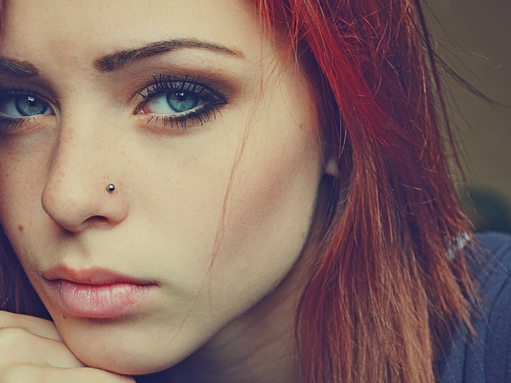 Обои девушка, рыжая, лицо, макияж, пирсинг, girl, red, face, makeup, piercing разрешение 2560x1600 Загрузить