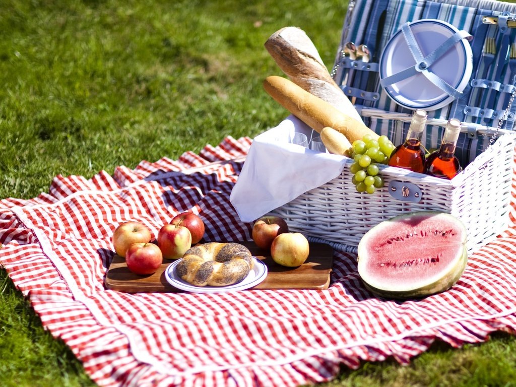 Обои виноград, еда, фрукты, яблоки, арбуз, хлеб, пикник, grapes, food, fruit, apples, watermelon, bread, picnic разрешение 2560x1600 Загрузить