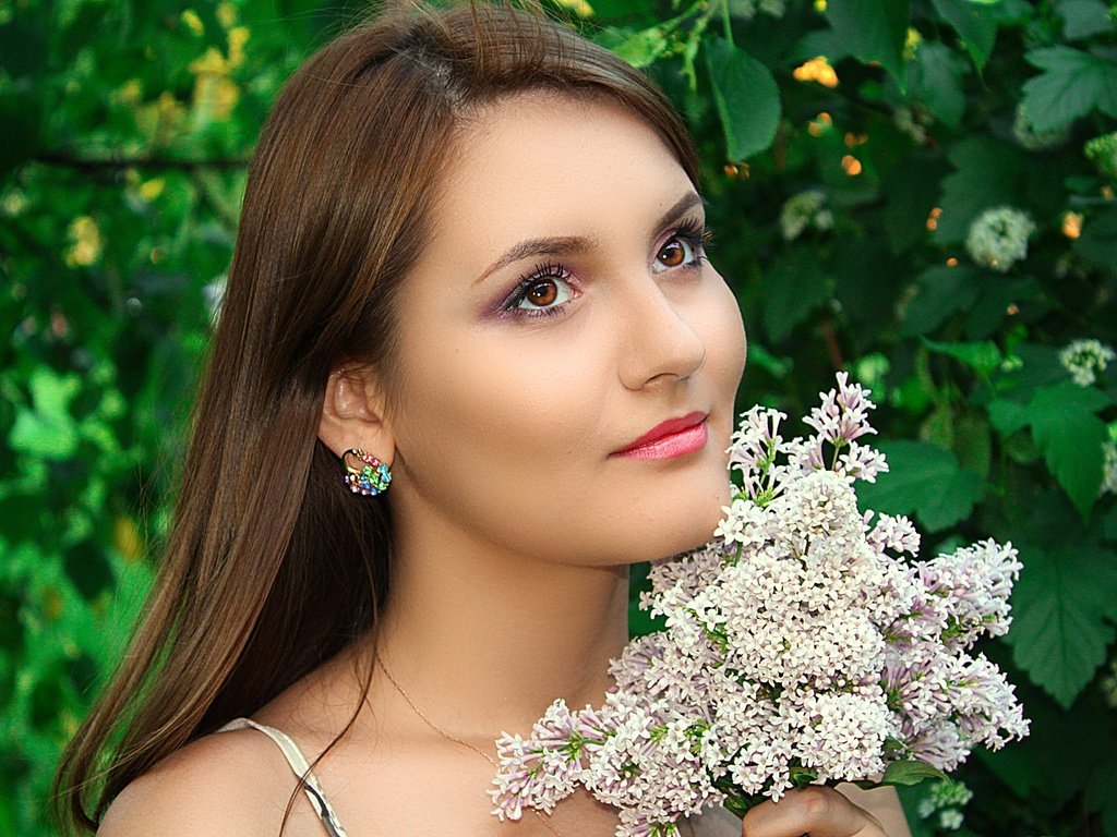 Обои цветы, девушка, весна, лицо, сирень, портет, oliana, flowers, girl, spring, face, lilac, portet разрешение 2880x1920 Загрузить