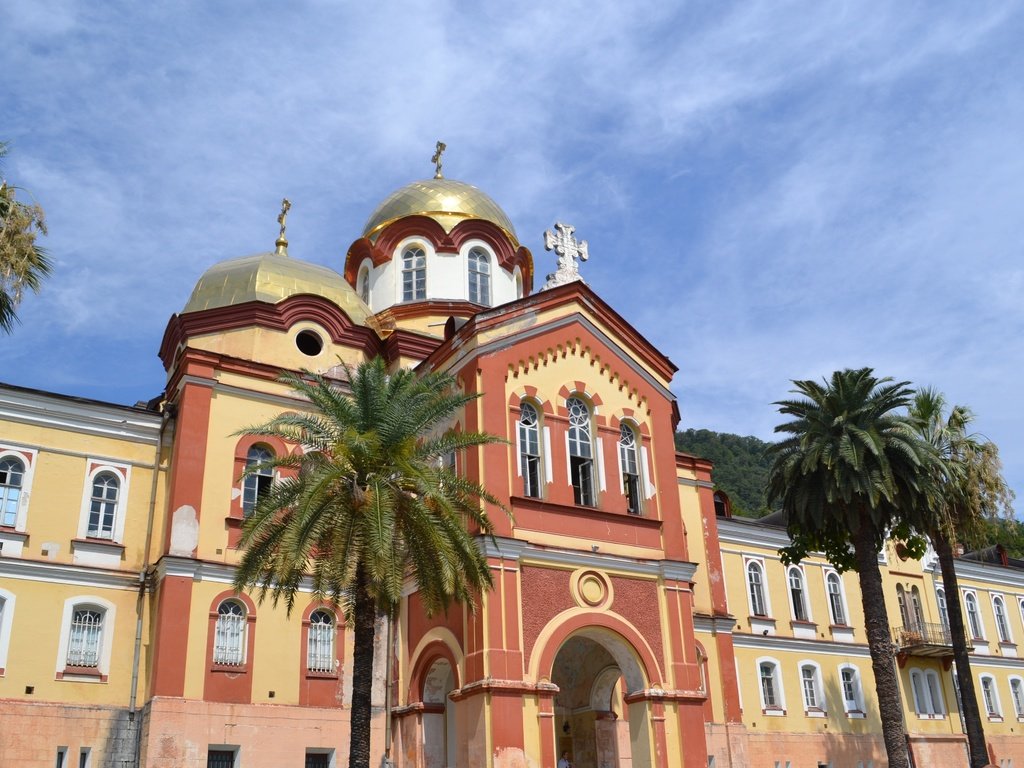 Обои собор, город, церковь, здание, абхазия, новый афон, cathedral, the city, church, the building, abkhazia, new athos разрешение 4600x2864 Загрузить