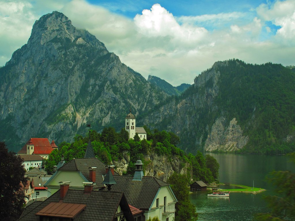 Обои деревья, озеро, горы, скалы, австрия, дома, часовня, traunkirchen, trees, lake, mountains, rocks, austria, home, chapel разрешение 3000x2120 Загрузить