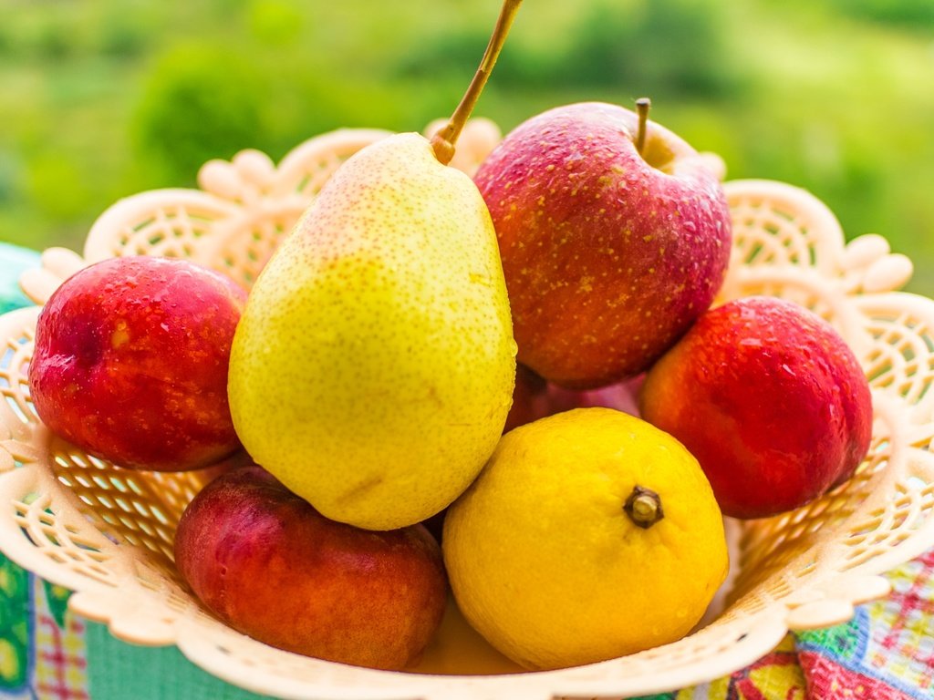 Обои фрукты, лимон, яблоко, персик, груша, fruit, lemon, apple, peach, pear разрешение 2300x1491 Загрузить