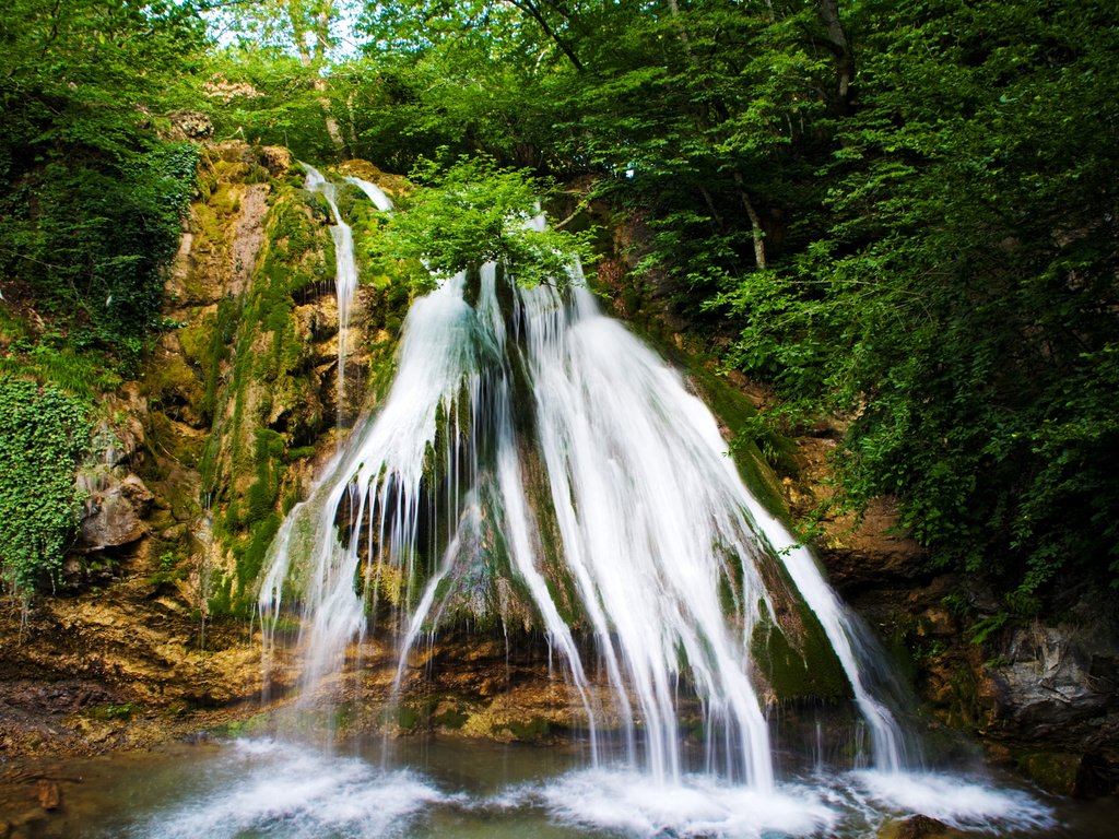 Обои деревья, камни, лес, скала, водопад, хорватия, plitvice lakes national park, trees, stones, forest, rock, waterfall, croatia разрешение 2900x2420 Загрузить