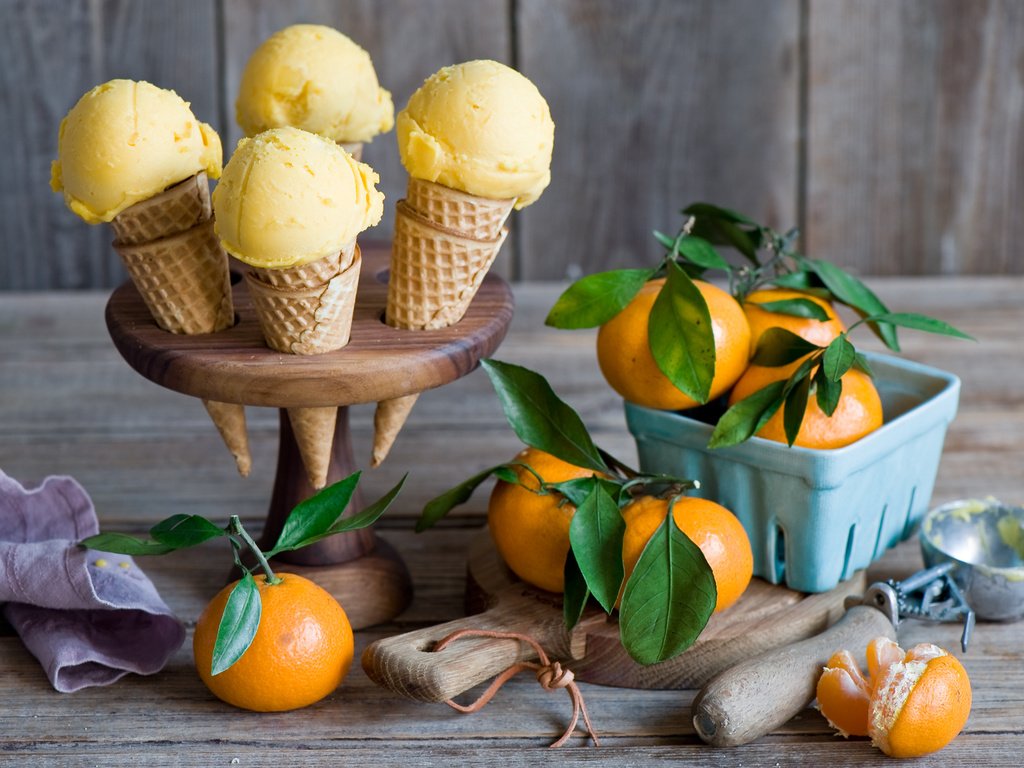 Обои мороженое, фрукты, рожок, мандарины, вафли, вафельный рожок, ice cream, fruit, horn, tangerines, waffles, waffle cone разрешение 2000x1359 Загрузить