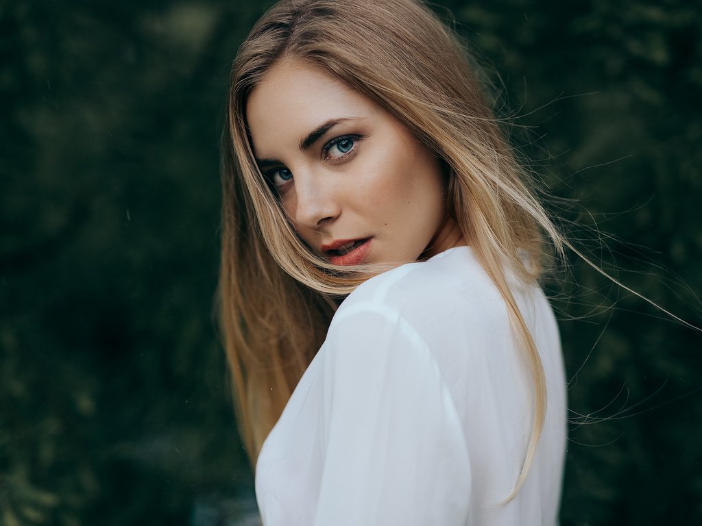 Обои девушка, фон, блондинка, взгляд, модель, лицо, girl, background, blonde, look, model, face разрешение 2048x1365 Загрузить