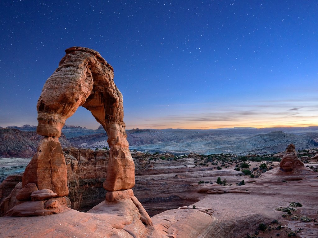 Обои небо, арка, камни, национальный парк арки, закат, delicate arch, звезды, горизонт, каньон, сша, юта, the sky, arch, stones, arches national park, sunset, stars, horizon, canyon, usa, utah разрешение 6016x4016 Загрузить