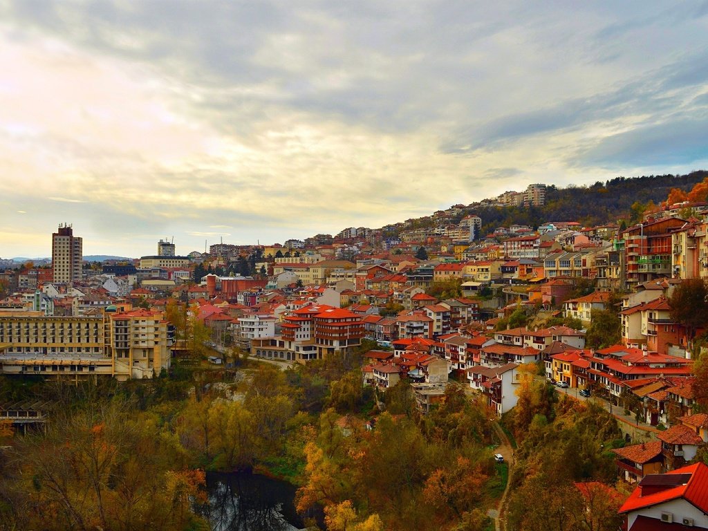 Обои панорама, осень, дома, здания, крыши, опадают, осен, болгария, велико-тырново, veliko tarnovo, panorama, autumn, home, building, roof, fall, bulgaria разрешение 3000x1924 Загрузить