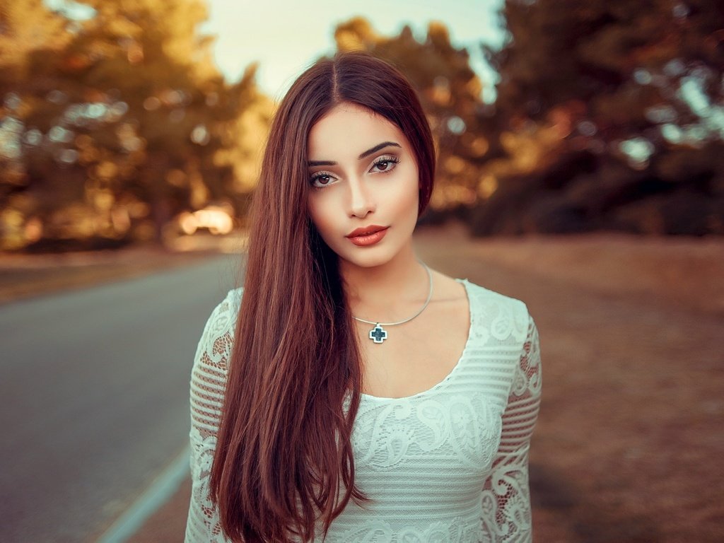 Обои девушка, портрет, лицо, ожерелье, girl, portrait, face, necklace разрешение 2048x1181 Загрузить