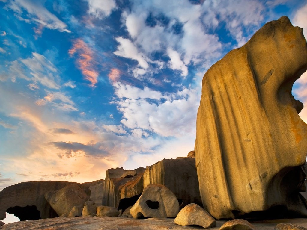 Обои небо, облака, скалы, австралия, остров кенгуру, remarkable rocks, the sky, clouds, rocks, australia, kangaroo island разрешение 1920x1080 Загрузить