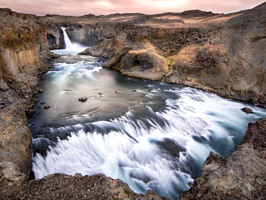 Обои вода, вечер, горы, камни, водопад, поток, water, the evening, mountains, stones, waterfall, stream разрешение 2000x1250 Загрузить