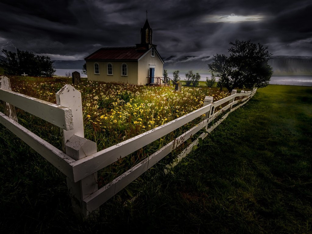 Обои ночь, забор, церковь, night, the fence, church разрешение 2048x1152 Загрузить