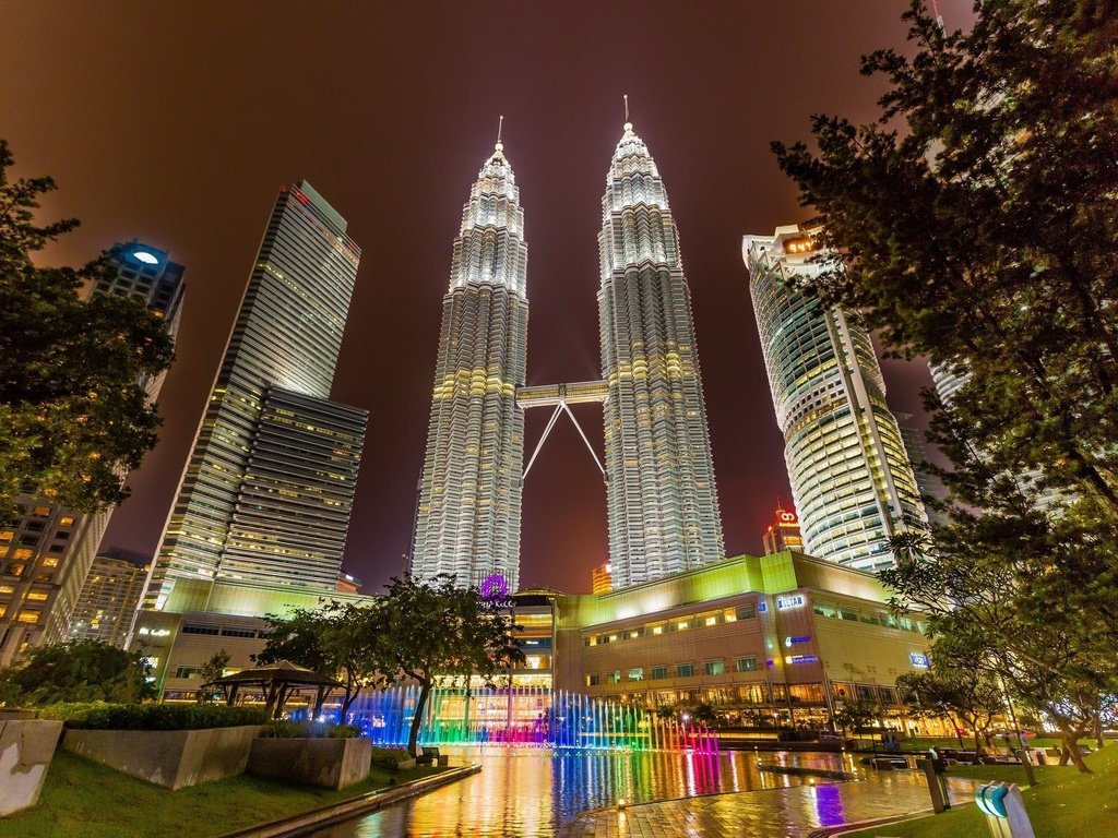 Обои башни, малайзия, куала-лумпур, башни петронас, tower, malaysia, kuala lumpur, petronas twin towers разрешение 2048x1340 Загрузить