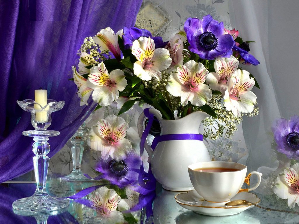 Обои цветы, альстромерия, свечи, анемоны, блюдце, букет, чашка, чай, кувшин, занавеска, flowers, alstroemeria, candles, anemones, saucer, bouquet, cup, tea, pitcher, curtain разрешение 2045x1375 Загрузить