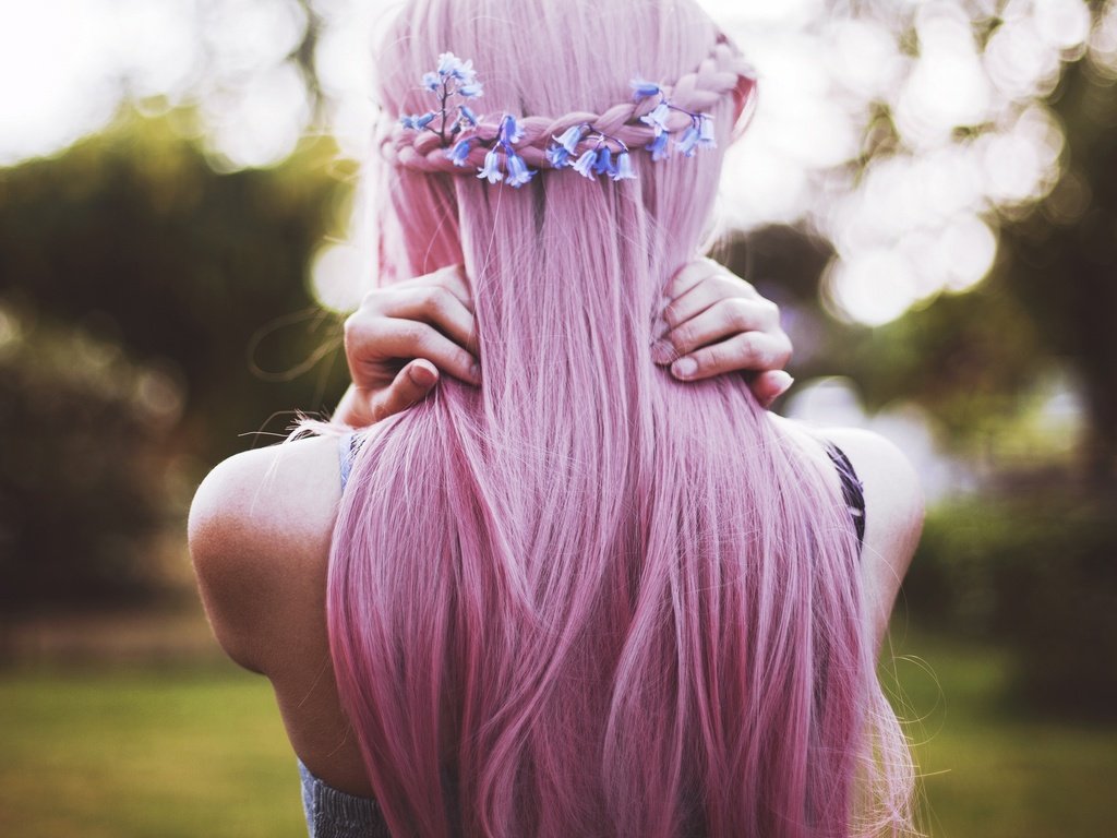 Обои цветы, девушка, спина, розовые волосы, flowers, girl, back, pink hair разрешение 2048x1279 Загрузить