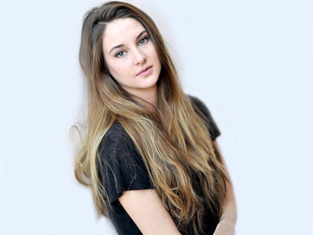 Обои девушка, взгляд, волосы, лицо, актриса, шейлин вудли, girl, look, hair, face, actress, shailene woodley разрешение 2560x1920 Загрузить