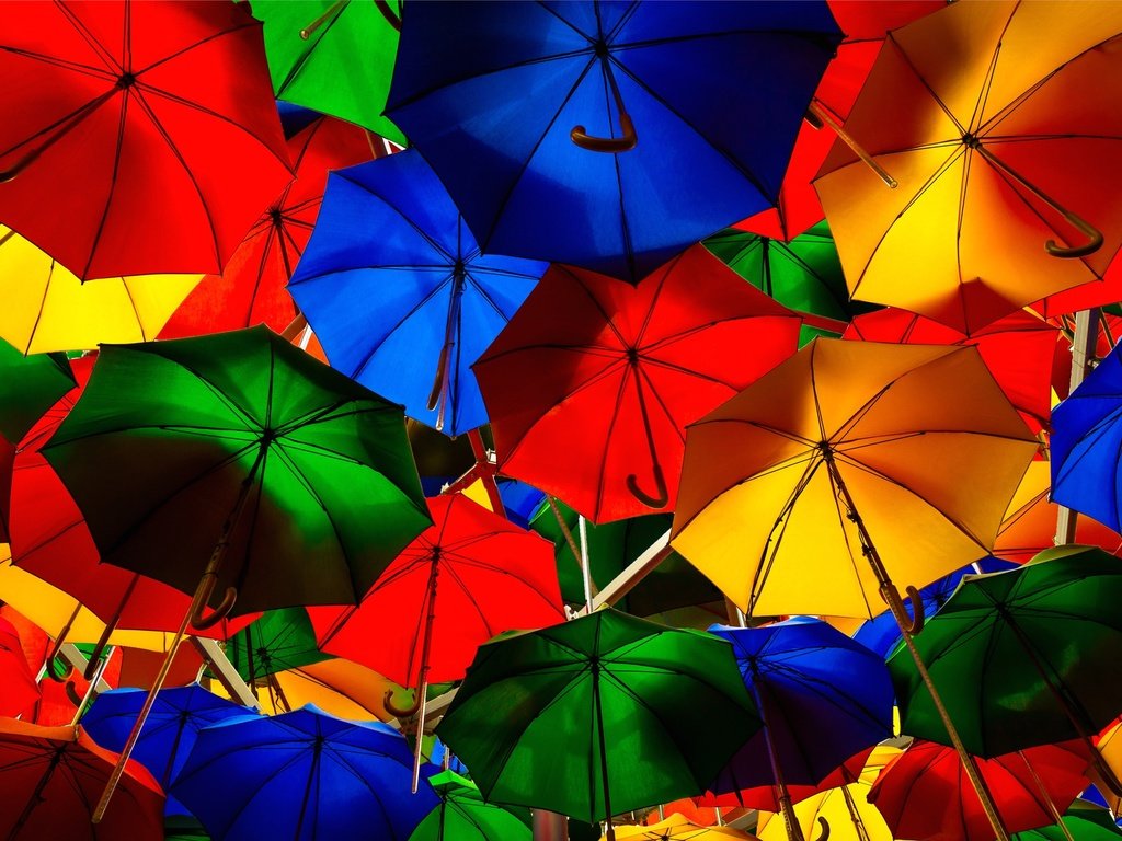 Обои разноцветные, краски, улица, зонт, зонтик, colorful, paint, street, umbrella разрешение 2048x1299 Загрузить