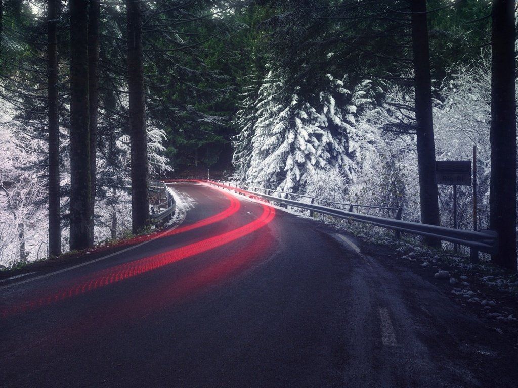 Обои свет, дорога, снег, природа, лес, зима, выдержка, light, road, snow, nature, forest, winter, excerpt разрешение 1920x1200 Загрузить