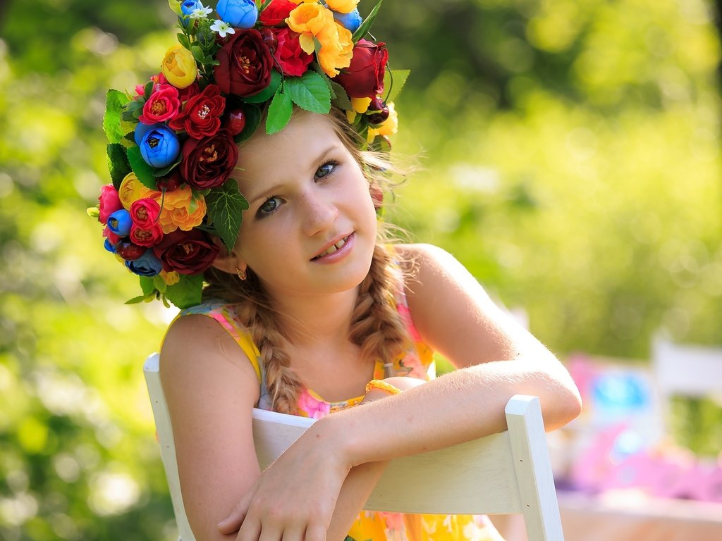 Обои цветы, дети, девочка, волосы, лицо, ребенок, венок, косички, flowers, children, girl, hair, face, child, wreath, braids разрешение 3840x2160 Загрузить