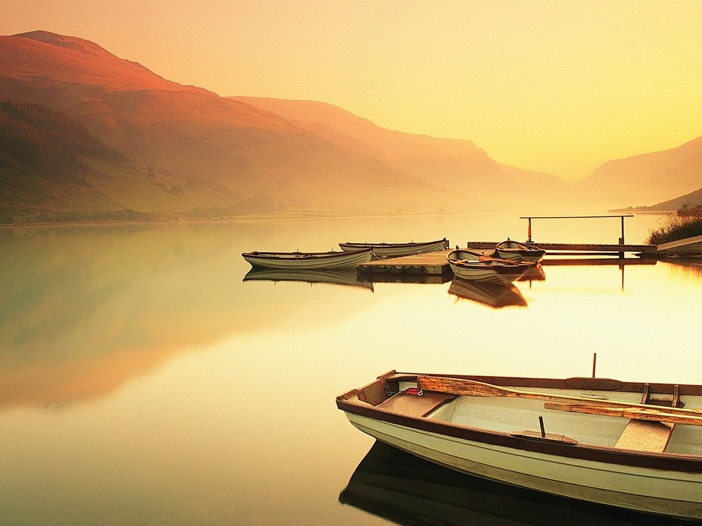 Обои вечер, горы, закат, отражение, лодки, горное озеро, the evening, mountains, sunset, reflection, boats, mountain lake разрешение 1920x1200 Загрузить