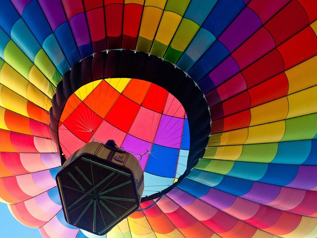 Обои небо, полет, разноцветный, корзина, воздушный шар, the sky, flight, colorful, basket, balloon разрешение 2560x1440 Загрузить