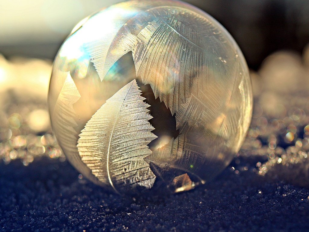 Обои зима, макро, мороз, пузырь, мыльный пузырь, eiskristalle, семка, зимой, winter, macro, frost, bubble, syomka, in the winter разрешение 1920x1280 Загрузить