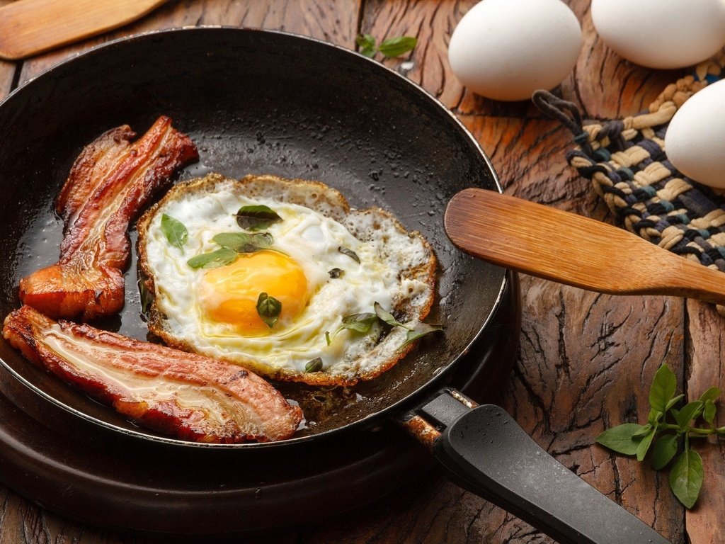 Обои завтрак, яйца, яичница, сковорода, лопатка, бекон, сковород, breakfast, eggs, scrambled eggs, pan, blade, bacon разрешение 1920x1200 Загрузить