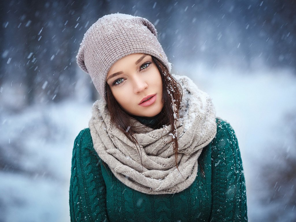 Обои снег, зима, модель, шапка, свитер, ангелина петрова, snow, winter, model, hat, sweater, angelina petrova разрешение 2048x1379 Загрузить