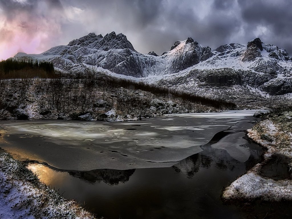 Обои река, горы, снег, тучи, отражение, river, mountains, snow, clouds, reflection разрешение 1920x1197 Загрузить