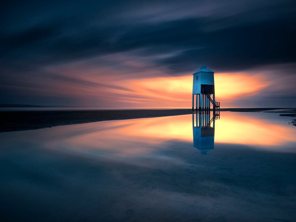 Обои тучи, море, маяк, англия, зарево, бернем-он-си, clouds, sea, lighthouse, england, glow, burnham-on-sea разрешение 2048x1359 Загрузить