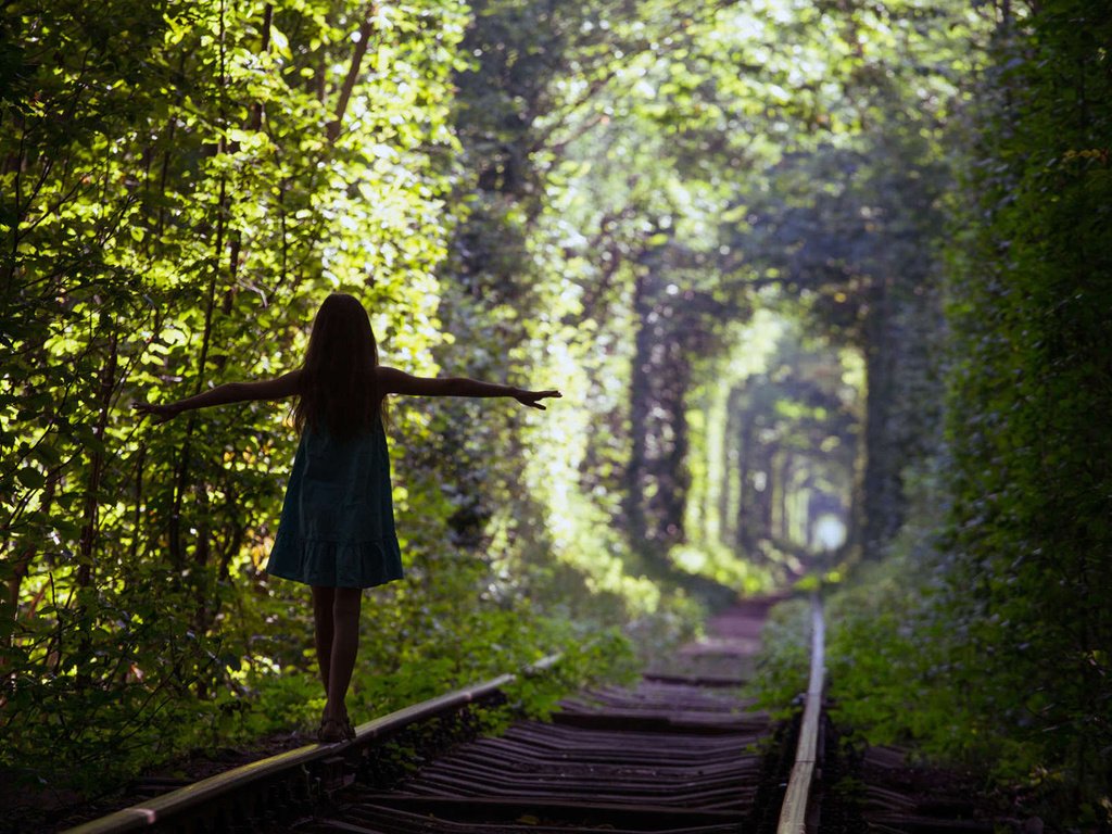 Обои деревья, девочка, силуэт, ребенок, тоннель, подросток, mostovye, trees, girl, silhouette, child, the tunnel, teen разрешение 1920x1200 Загрузить