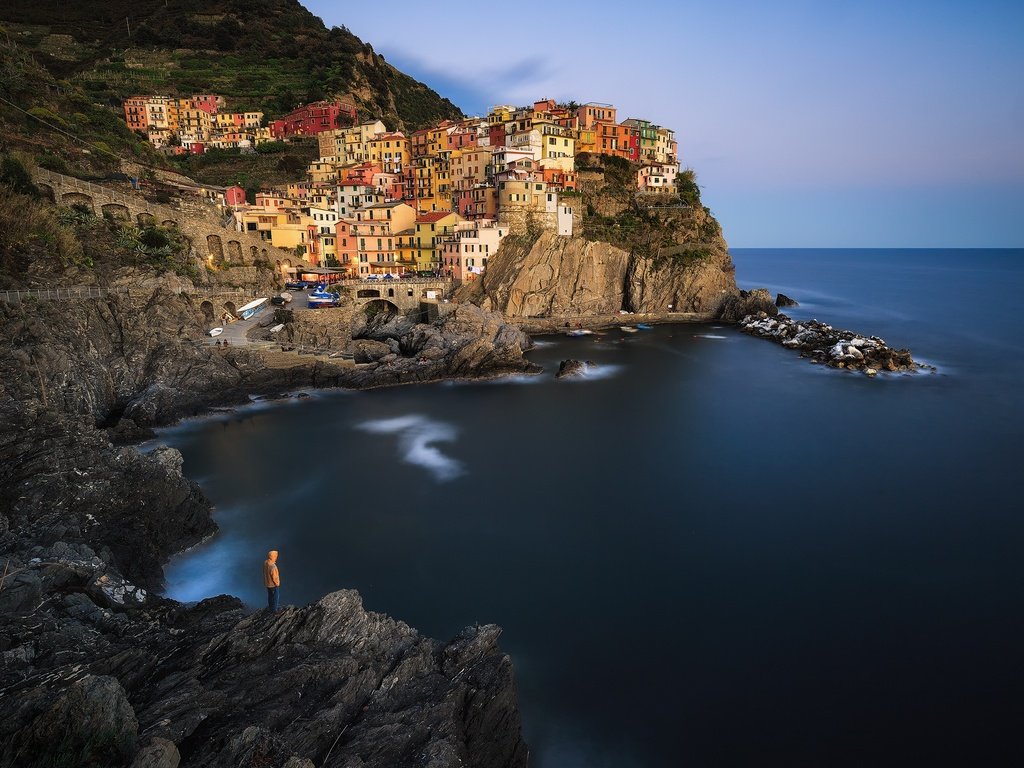 Обои холмы, горизонт, побережье, италия, манарола, hills, horizon, coast, italy, manarola разрешение 2048x1365 Загрузить