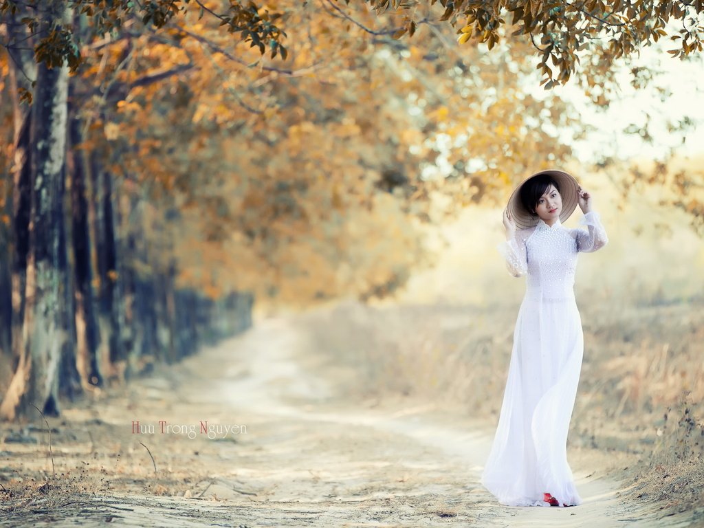 Обои девушка, парк, осень, шляпа, азиатка, белое платье, girl, park, autumn, hat, asian, white dress разрешение 2560x1600 Загрузить