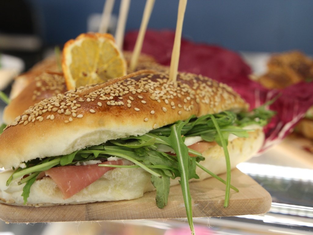 Обои бутерброд, сыр, мясо, булочка, сэндвич, рукола, sandwich, cheese, meat, bun, rocket разрешение 5184x3456 Загрузить