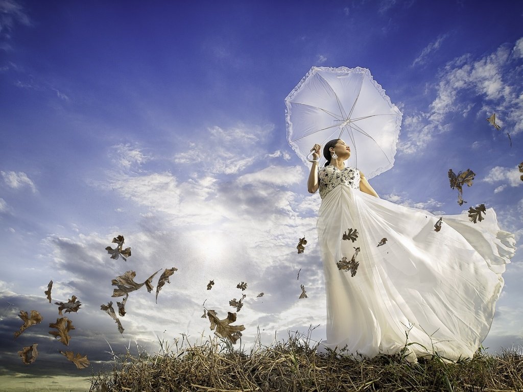 Обои небо, облака, девушка, луг, модель, зонтик, белое платье, the sky, clouds, girl, meadow, model, umbrella, white dress разрешение 2048x1305 Загрузить