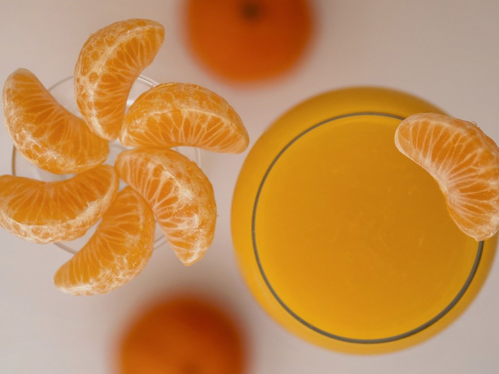 Обои фрукты, стакан, мандарин, цитрусы, долька, сок, fruit, glass, mandarin, citrus, slice, juice разрешение 2048x1403 Загрузить