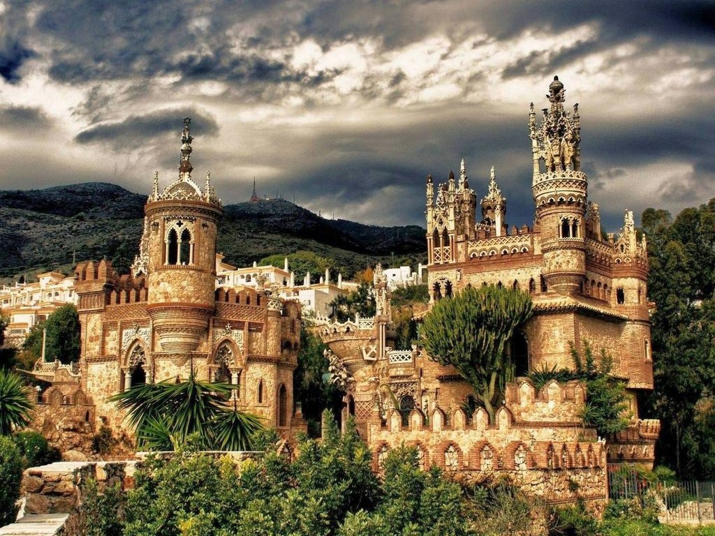 Обои небо, замок, испания, растительность, castillo de colomares, замок коломарес, the sky, castle, spain, vegetation, colomares castle разрешение 1935x1392 Загрузить