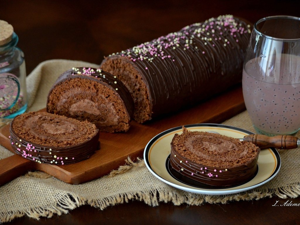 Обои шоколад, сладкое, десерт, рулет, сок, шоколадный рулет, chocolate, sweet, dessert, roll, juice, chocolate roll разрешение 2048x1357 Загрузить