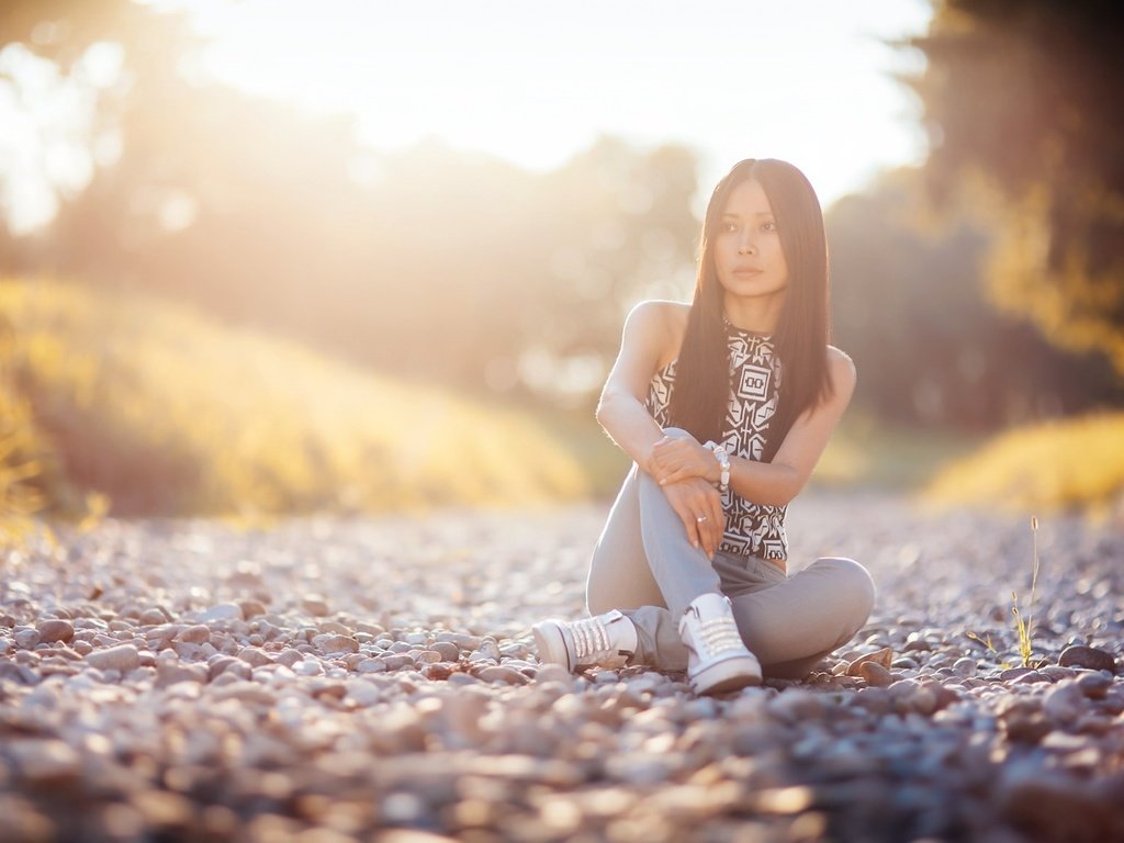 Обои свет, дорога, девушка, поза, взгляд, ножки, волосы, лицо, light, road, girl, pose, look, legs, hair, face разрешение 1920x1164 Загрузить