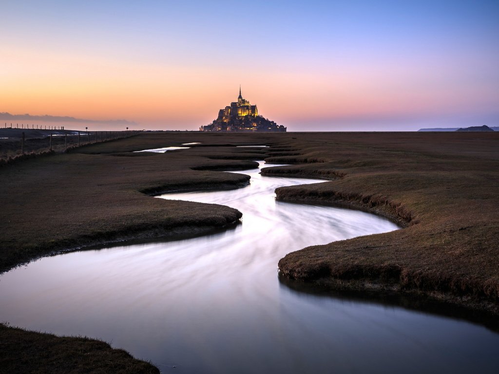 Обои вода, вечер, горизонт, франция, нормандия, мон сен-мишель, water, the evening, horizon, france, normandy, mont saint-michel разрешение 2560x1621 Загрузить