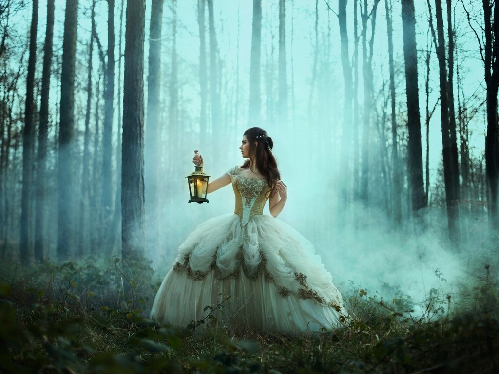 Обои деревья, лес, девушка, платье, туман, фонарь, сказка, bella kotak, trees, forest, girl, dress, fog, lantern, tale разрешение 2048x1502 Загрузить
