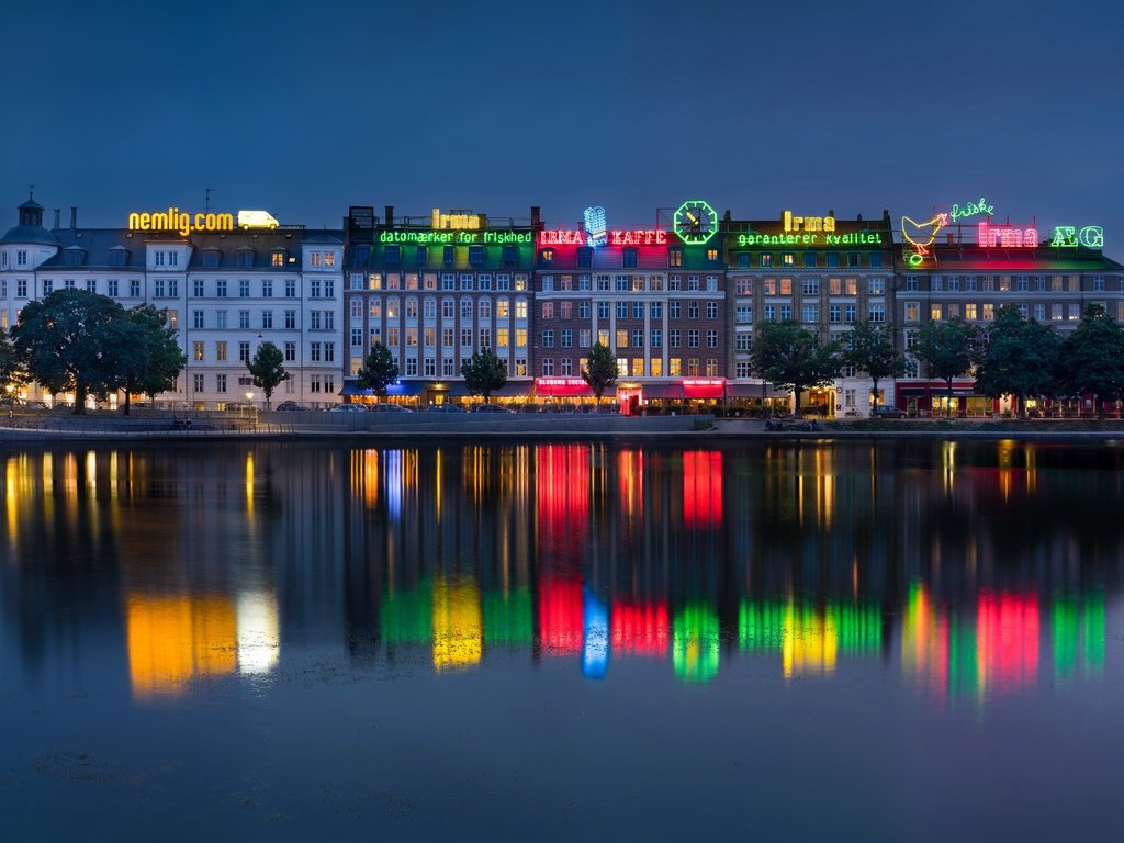 Обои ночь, копенгаген, огни, дания, вода, kobenhavn, река, неон, отражение, дома, набережная, night, copenhagen, lights, denmark, water, river, neon, reflection, home, promenade разрешение 7500x5000 Загрузить